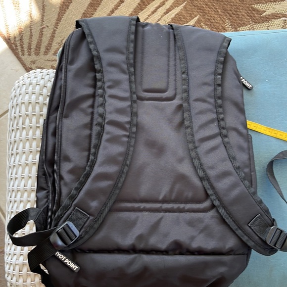 Pivot Point heavy duty, water-resistant backpack - Picture 8 of 9